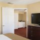 DoubleTree-by-Hilton-Charleston-suite-bedroom