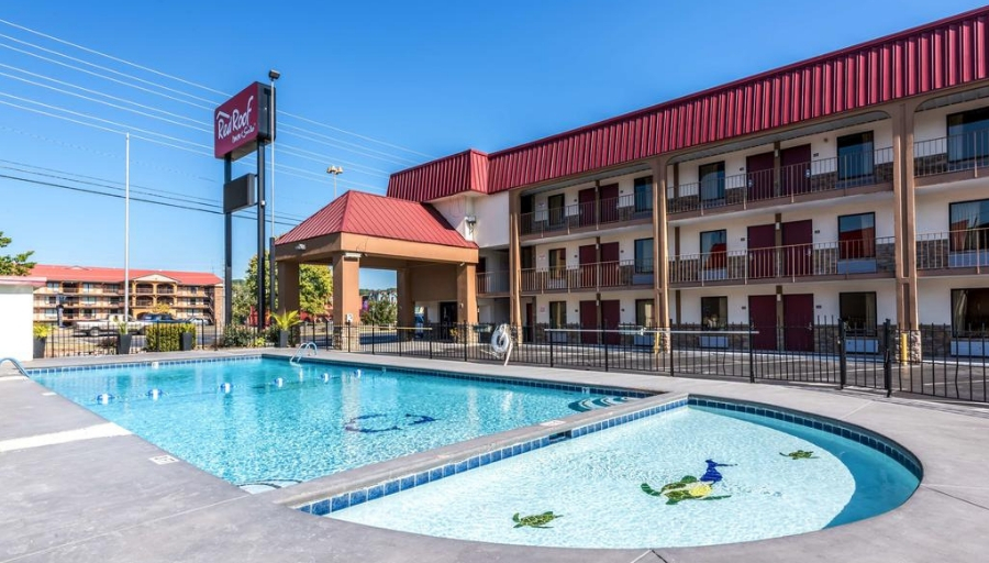 Pigeon Forge Vacations – Red Roof Inn and Suites (formerly Pigeon Forge Inn and Suites) Vacation Deals